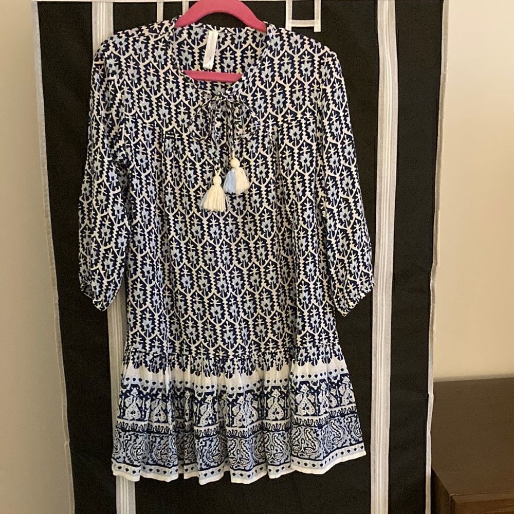CoolChange Kids Coverup/Dress in Blue & White print. Size 8.